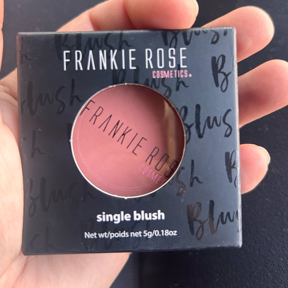 Frankie Rose  makeup 
Single blush sweet peach